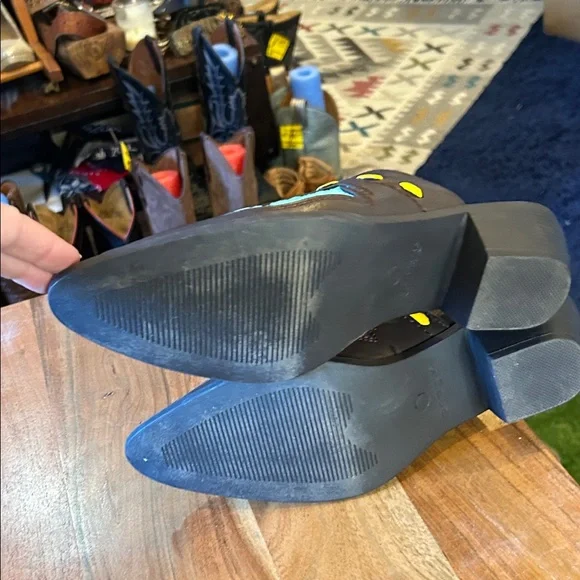 Roper Brown Mules with Vibrant Accents - Picture 5 of 7